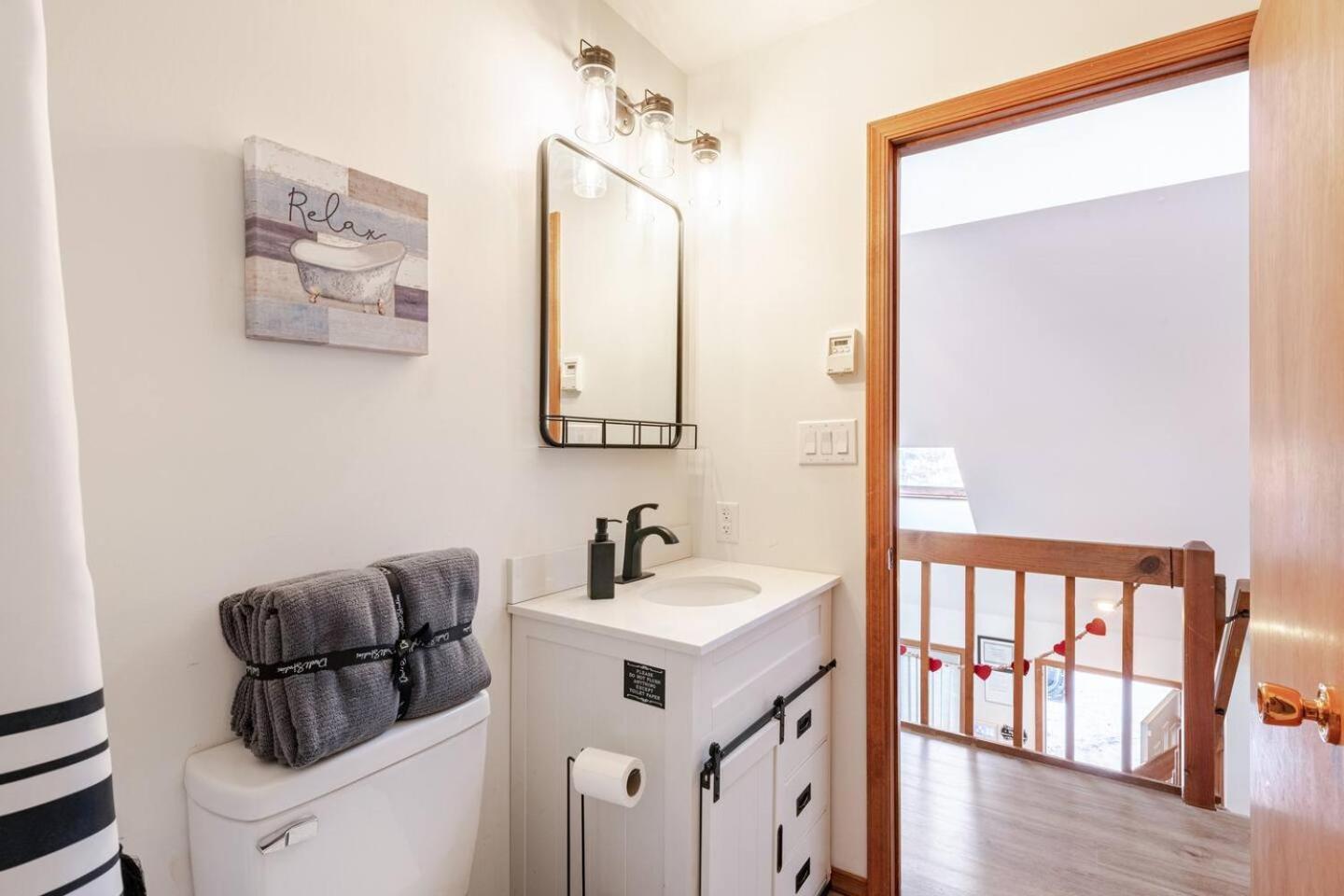 Cozy Cabin At Poconos With Hot Tub And Fire Pit East Stroudsburg Zewnętrze zdjęcie