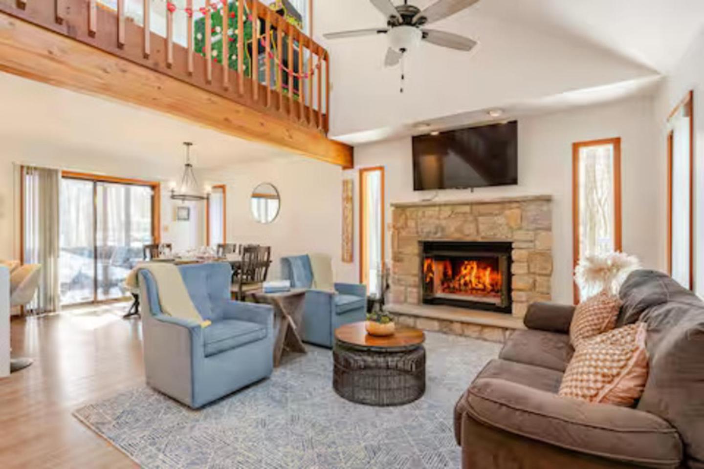 Cozy Cabin At Poconos With Hot Tub And Fire Pit East Stroudsburg Zewnętrze zdjęcie